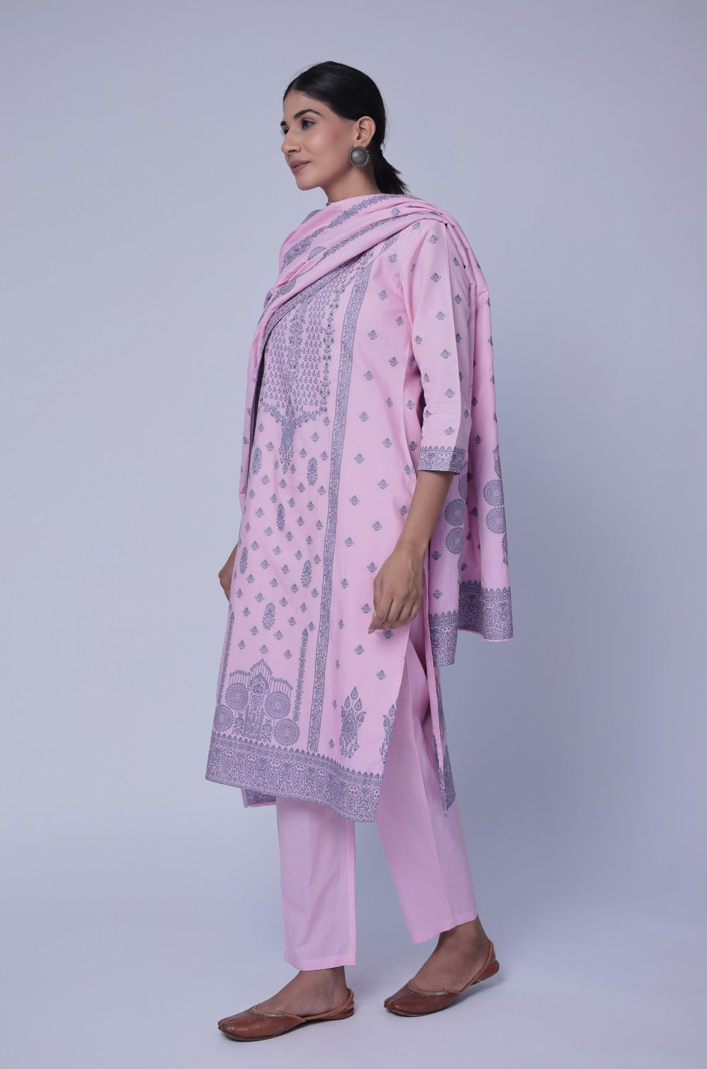 Detailed view of the sleeve and hemline detailing with merging embroidery on the baby pink cotton jacquard kurta.