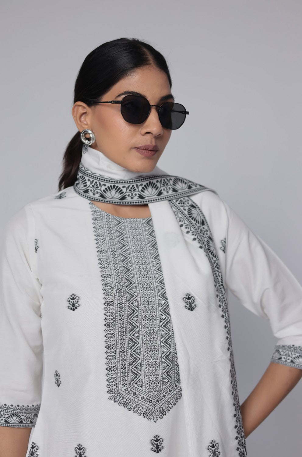 Side profile of model showcasing the comfortable fit and elegant drape of the off-white and black cotton jacquard dupatta set with front detailing.