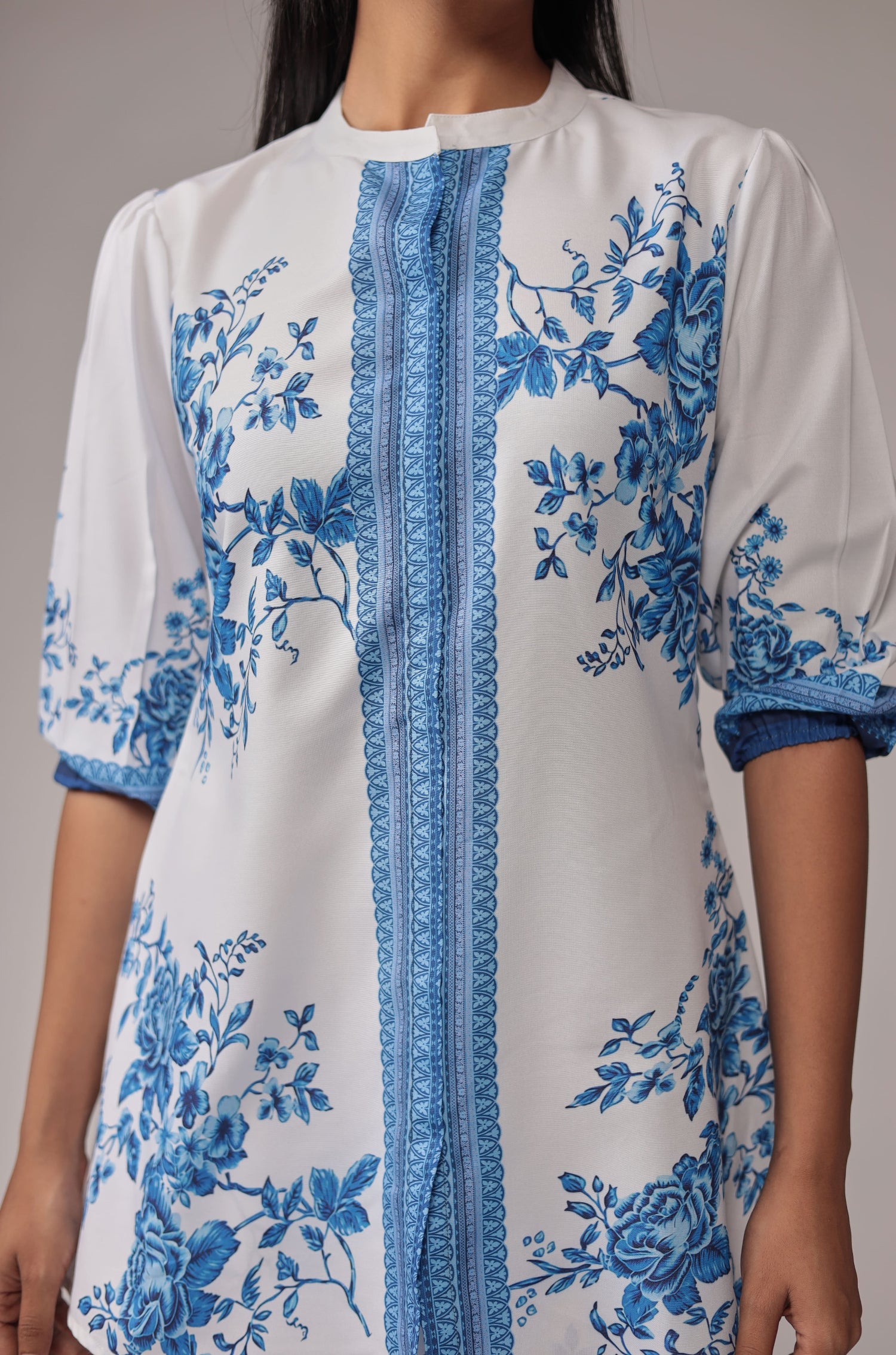 Detailed view of the sleeve and back shoulder area of the white kurta, showcasing the elegant royal blue digital print.
