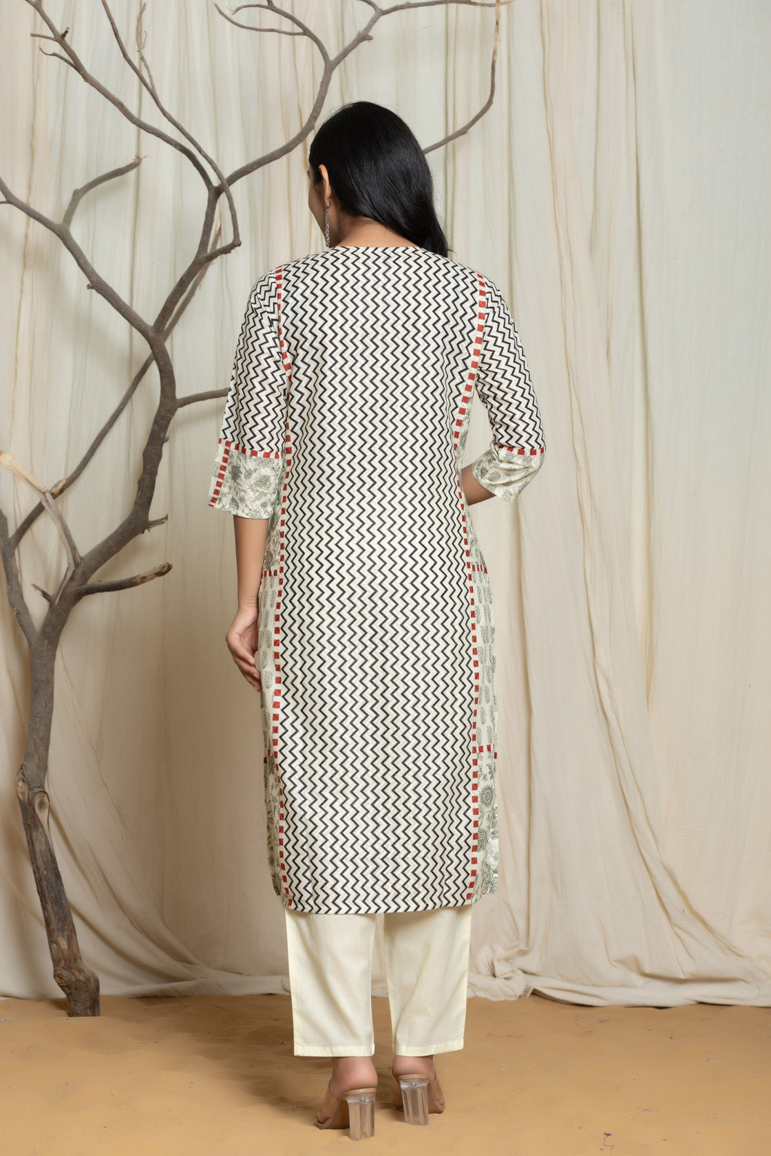Elegant English Grey Lapet Fine Digital Print with Handwork Detailing Dupatta Set