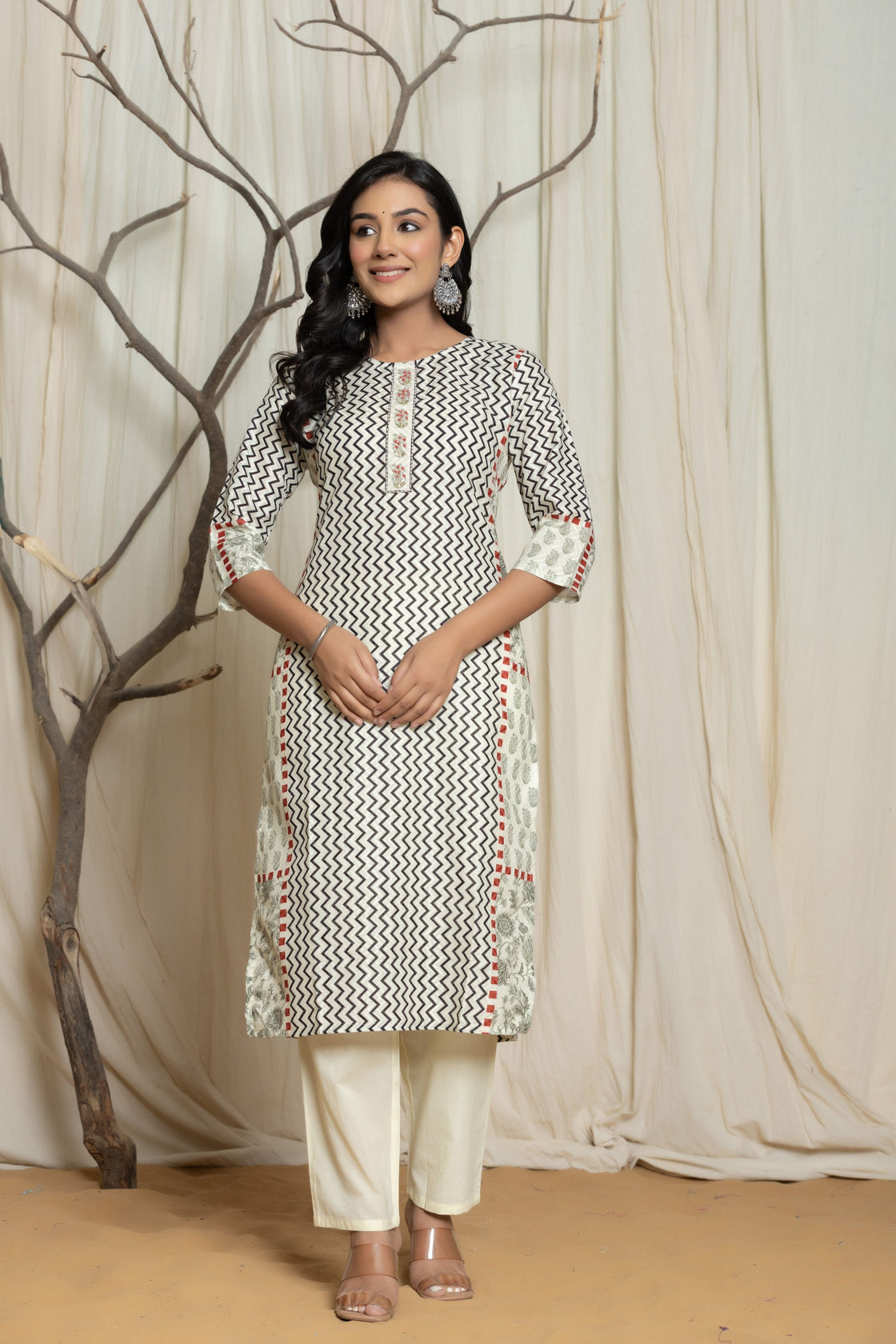 Elegant English Grey Lapet Fine Digital Print with Handwork Detailing Dupatta Set