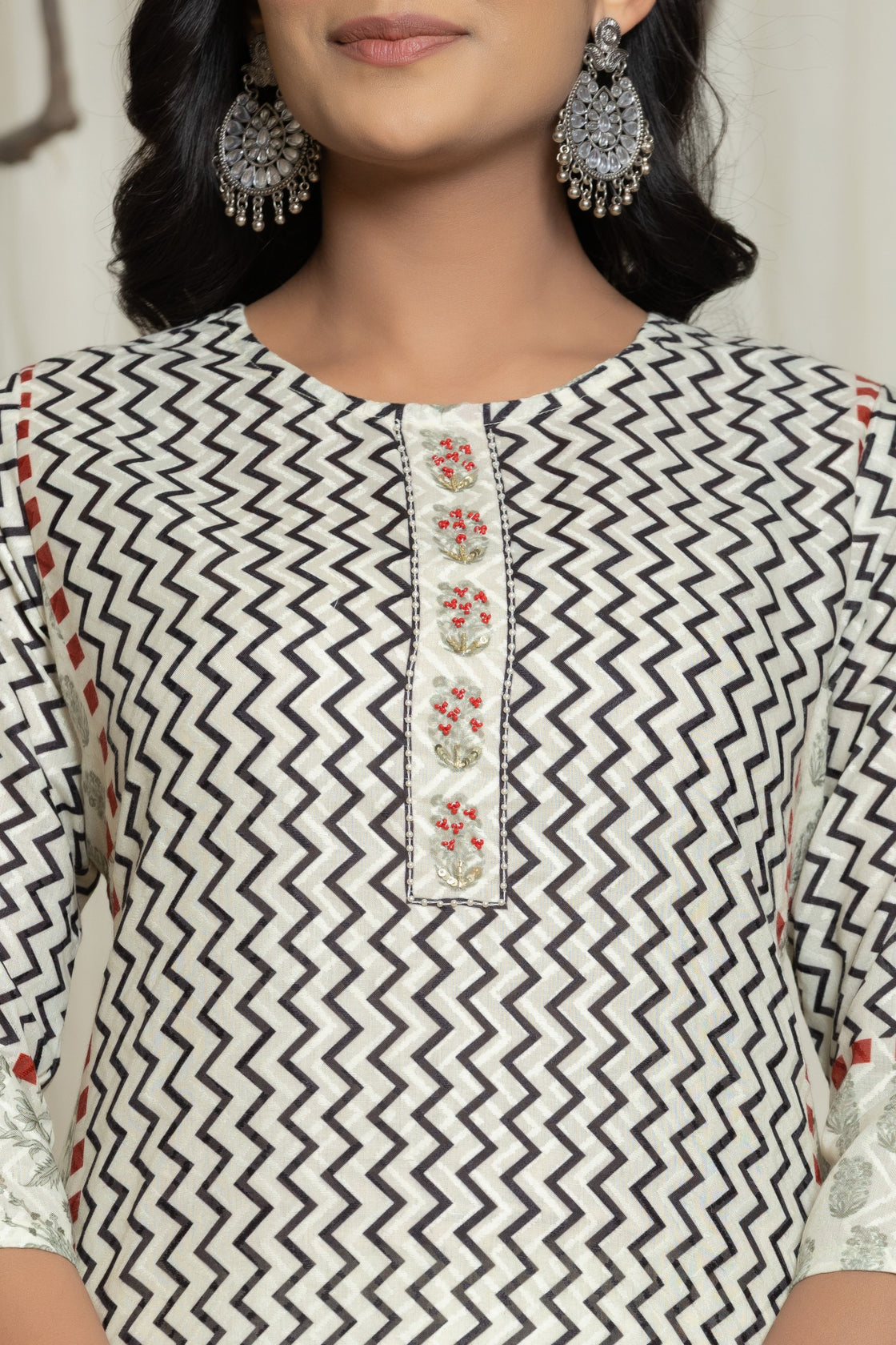 Elegant English Grey Lapet Fine Digital Print with Handwork Detailing Dupatta Set