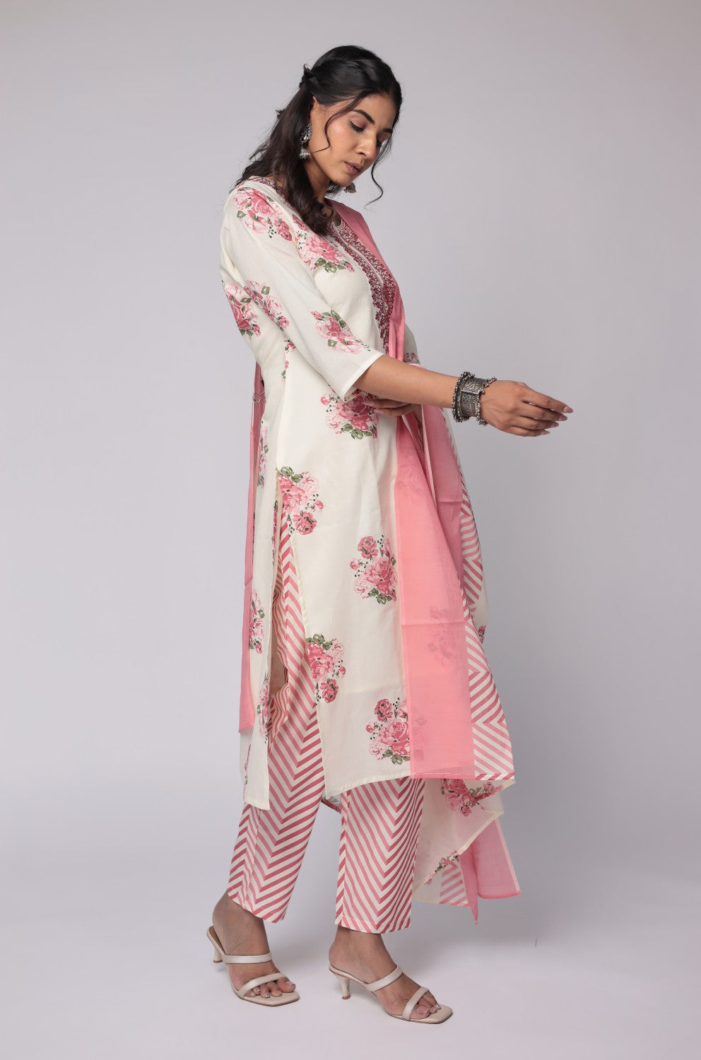 Cream Red Jaipuri Print Dupatta Set with Mulmul Lining and detailed with embroidery on neck