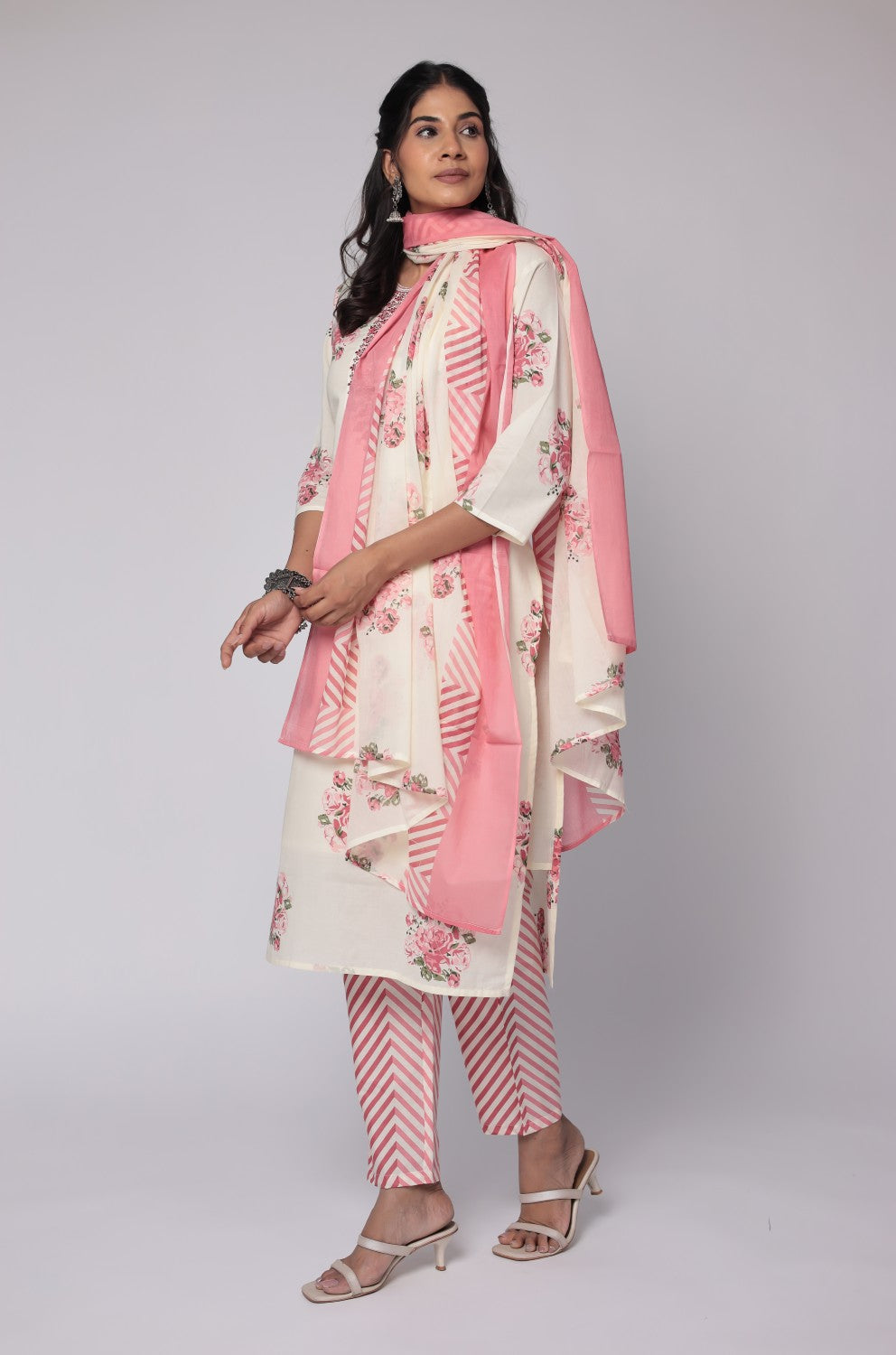 Cream Red Jaipuri Print Dupatta Set with Mulmul Lining and detailed with embroidery on neck