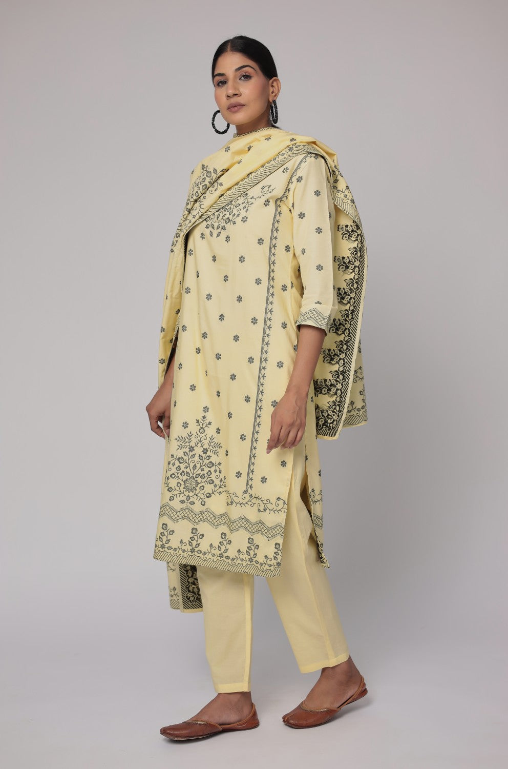 Cream Yellow cotton jacquard dupatta set detailed with merging embroidery on front