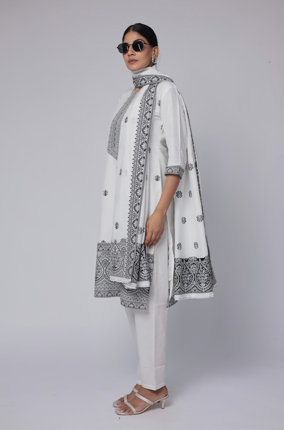 White Black cotton jacquard dupatta set detailed with detailing on front