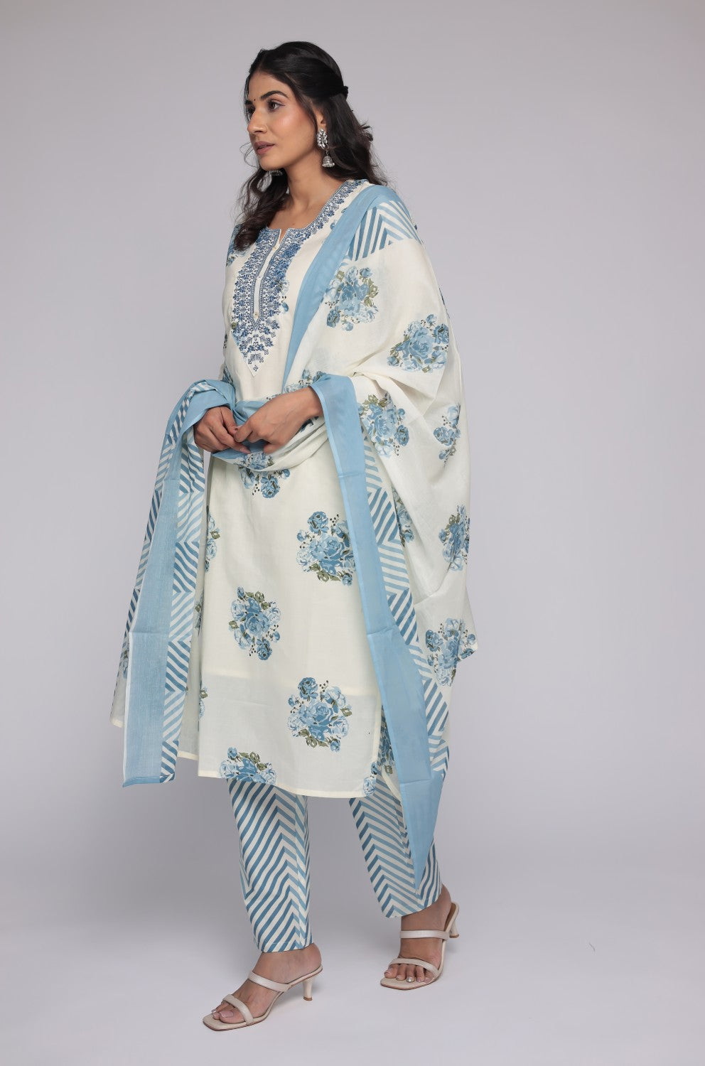 Model gracefully posing in the cream and blue Jaipuri print dupatta set, showcasing the comfortable movement and elegant flow of the mulmul dupatta.