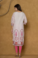 Back view of the light purple pannel kurta, showing the clean design and the continuation of the patterns.